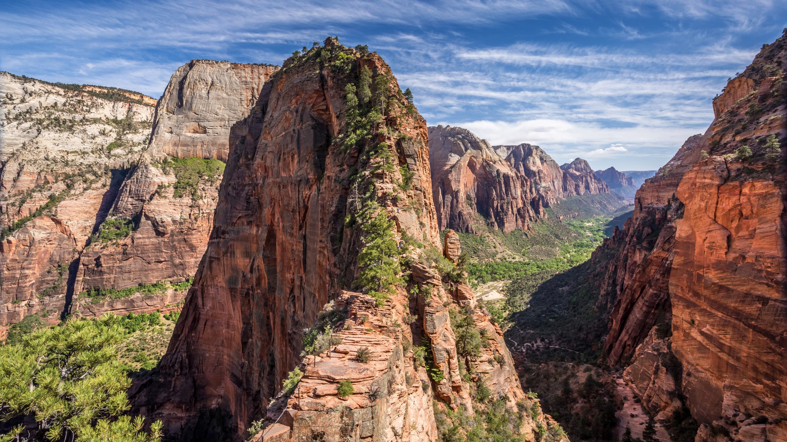 Spectacular hike to Angel's Landing in Zion national park, Utah